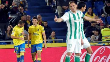 Los jugadores de Las Palmas celebran el gol.