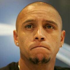 Roberto Carlos, preocupado por la confianza de Chicharito
