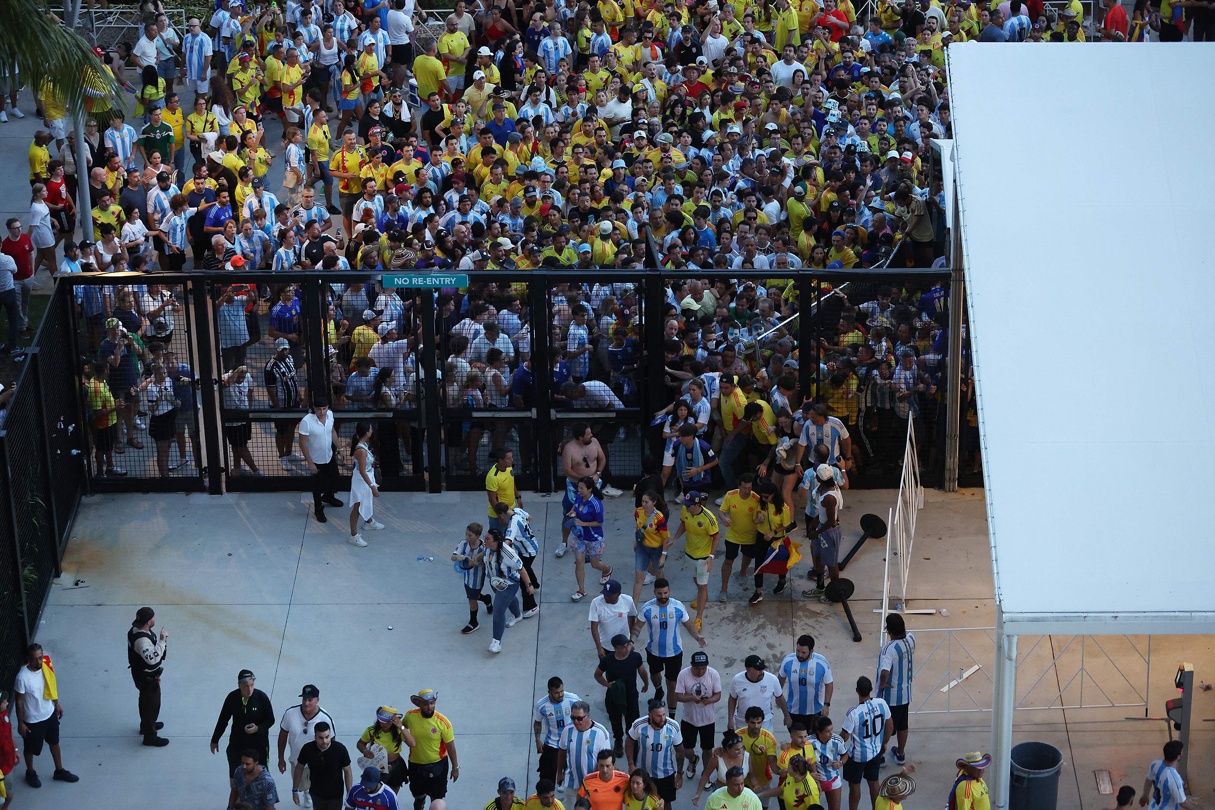 En imágenes: Disturbios en la previa de la final de la Copa