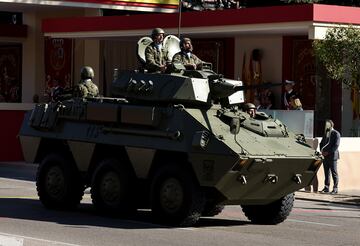 España celebra este miércoles, 12 de octubre, los actos conmemorativos del Día de la Fiesta Nacional. Más de 4.000 militares, 97 vehículos, 37 motos, 26 helicópteros y 58 aviones participarán en el desfile. 
