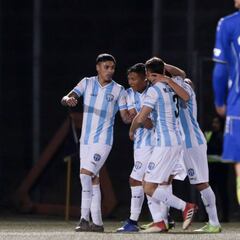 Magallanes festeja un triunfo en el regreso de Ariel Pereyra