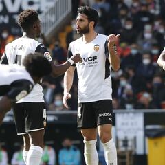 Bordalás tiene cuatro días para armar una defensa