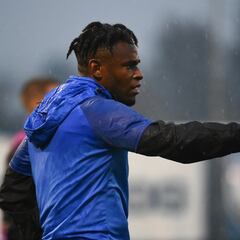 Roma y Atalanta, sin acuerdo por Duván Zapata