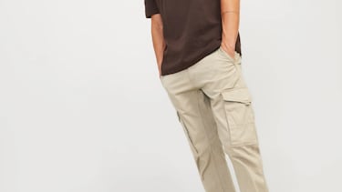 Ni bolso ni riñonera: estos pantalones cargo con seis bolsillos permiten llevar todo lo necesario