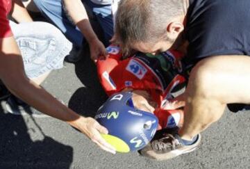 El colombiano Nairo Quintana (Movistar),tras caerse durante la contrarreloj de la décima etapa de la Vuelta a España disputada hoy entre el Real Monasterio de Santa María de Veruela y Borja, de 36,7 kilómetros. 