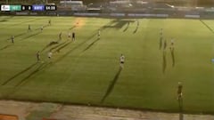 ¡La inteligencia artificial llega Escocia y confunde el balón con la cabeza calva del línea!