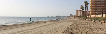 Al igual que sucede en otras localidades como San Pedro del Pinatar, Mazarrón, Águilas o Cartagena, entre otras, de La Manga podrían incluirse varias de las playas que conforman este ‘brazo’ de arena de 20 kilómetros de longitud por apenas medio de ancho, único en la península, que separa la laguna salada del Mar Menor y el Mediterráneo. Y Playa Banco del Tabal es una de ellas.