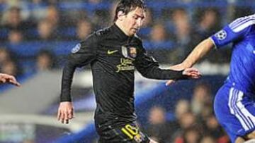 <b>RODEADO. </b>Messi siempre estuvo muy bien vigilado por la retaguardia del Chelsea.  En la imagen, el azulgrana aparece entre Lampard, Terry, Ivanovic y Cahill.