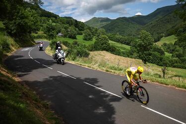Escapada de Pogacar durante el descenso del Pas de Peyrol.
