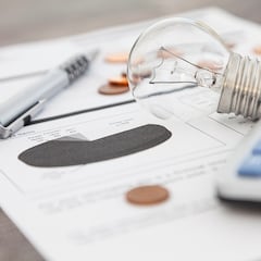 Esto es lo que pagarás de menos en la factura de la luz con el cambio de hora: así baja el consumo energético