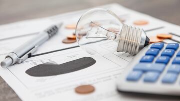 Esto es lo que pagarás de menos en la factura de la luz con el cambio de hora: así baja el consumo energético