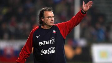 Los 10 hechos que marcaron el paso de Marcelo Bielsa por Chile