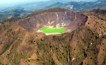 El volcán Chichonal se localiza en el noroeste de Chiapas, en los municipios de Francisco León y Chapultenango.