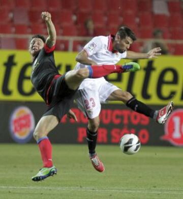 Coke del Sevilla y Cristian Rodríguez del Atlético.