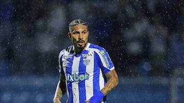 FLORIANOPOLIS, BRAZIL - AUGUST 06: Paolo Guerrero of Avai looks on during a match between Avai and Corinthians as part of Brasileirao 2022 at Estadio da Ressacada on August 06, 2022 in Florianopolis, Brazil. (Photo by Heuler Andrey/Getty Images)