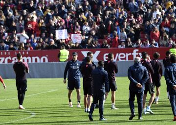 Los jugadores del equipo andaluz entrenaron acompañados por los ánimos y la alegría de miles de aficionados que no quisieron perderse a sus ídolos.