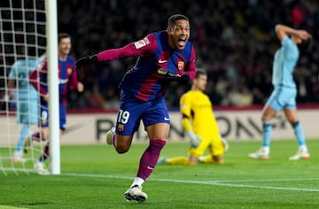 En julio de 2023, el Barcelona pag車 30 millones al At. Paranaense para hacerse con los servicios del joven V赤tor Roque, de 18 a?os. Seis meses despu谷s se uni車 al conjunto blaugrana y a los pocos d赤as de su debut, anot車 su primer gol en Espa?a ante Osasuna. No goz車 de muchas oportunidades y se march車 cedido en verano.