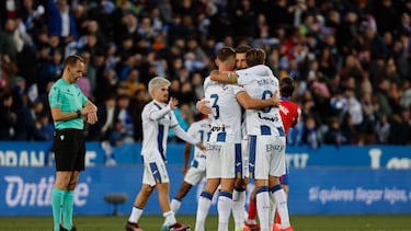 Los jugadores del Leganés celebran el triunfo ante el Atlético.