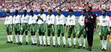 El extremo Al Muwallid tuvo una destacada actuación en la Copa del Mundo de Estados Unidos 94 en la que Arabia Saudita pasó la primera fase. También fue titular en el Mundial de Francia 98.