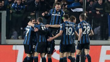 BERGAMO, ITALY - MARCH 10: Luis Muriel of Atalanta BC celebrates scoring their sides third goal of the game with teammates during the UEFA Europa League Round of 16 Leg One match between Atalanta and Bayer Leverkusen at Stadio di Bergamo on March 10, 2022