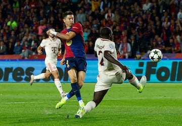 2-1. Fermín López gana una pelota en las inmediaciones del área del Bayern y asiste a Robert Lewandowski en la salida de Manuel Neuer y la oposición de Dayot Upamecano. El delantero internacional polaco marca a placer el segundo tanto.