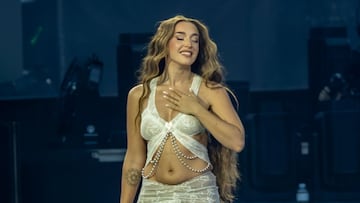 La cantante Lola Indigo durante su concierto, en el Estadio Riyadh Air Metropolitano, a 14 de junio de 2025, en Madrid (España). Este espectáculo forma parte de su gira de estadios ‘La bruja, la niña y el dragón’, en la que la artista repasa todos los éxitos de su carrera con una puesta en escena espectacular. El concierto en Madrid, inicialmente previsto para el Santiago Bernabéu, fue trasladado al Metropolitano por cuestiones logísticas y de autorizaciones, manteniendo la misma fecha.
14 JUNIO 2025;CANTANTE;LOLA ÍNDIGO;CONCIERTO;MÚSICA;METROPOLITANO;
Ricardo Rubio / Europa Press
14/06/2025