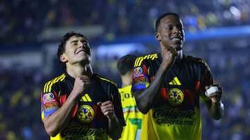 Soccer Football - Liga MX - Club America v Pumas UNAM - Estadio Ciudad de los Deportes, Mexico City, Mexico - September 27, 2025 Club America's Alejandro Zendejas celebrates scoring their fourth goal with Cristian Borja REUTERS/Eloisa Sanchez