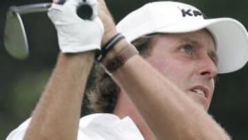 Phil Mickelson lidera el HSBC Champions.