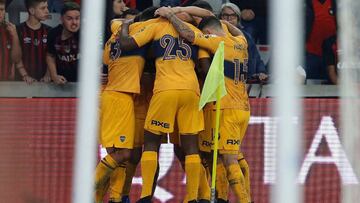 AME225. CURITIBA (BRASIL), 24/07/2019.- Jugadores de Boca Juniors celebran un gol este miércoles, durante un partido de la Copa Libertadores 2019, entre el Athlético Paranaense brasileño y el Boca Juniors argentino, en el estadio Aren