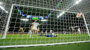 3-3. Córner que remata Aurelien Tchouameni y Álex Remiro, pese a ir al centro el balón, no puede evitar que suba el tercer tanto del Real Madrid.