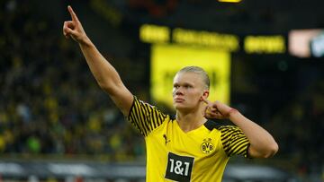 Soccer Football - Bundesliga - Borussia Dortmund v 1. FC Union Berlin - Signal Iduna Park, Dortmund, Germany - September 19, 2021 Borussia Dortmund's Erling Braut Haaland celebrates scoring their fourth goal REUTERS/Leon Kuegeler DFL regulations proh