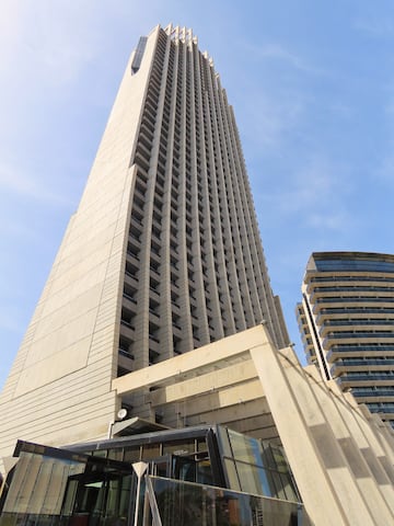 52 plantas. Inaugurado en 2001. Uso de hotel. 
Entre 2001 y 2007 fue el edificio más alto de España. Continúa siendo el hotel más alto de Europa.