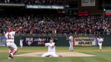 <b>TRIUNFO. </b>Al acabar el partido, los Filis explotaron de alegría.