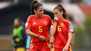 Julia Torres y Vera Molina, en el España - Francia Sub-17 de la Eurocopa.