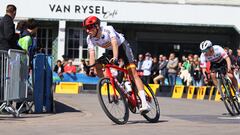 Héctor Álvarez en la París-Roubaix júnior 2024, en la que acabó noveno.