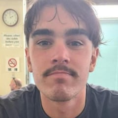 Acaba en una isla deshabitada a 13 kilómetros de la playa donde surfeaba