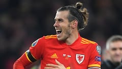 Bale loves game and is not affected by criticism - Giggs