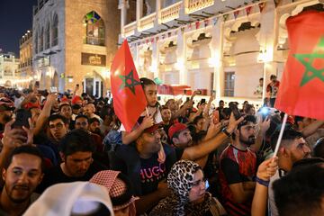 Aficionados en Doha. 