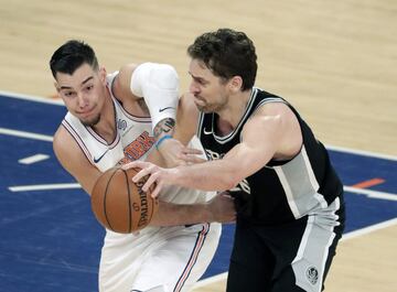 Los dos jugadores españoles se vieron las caras durante el partido de la NBA entre los New York Knicks y los San Antonio Spurs. La victoria fue para los de Gasol por 91-100.