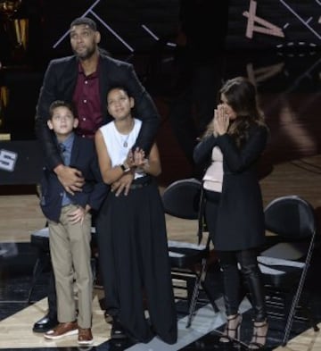 Emocionante fiesta de retirada del mítico '21' de Tim Duncan en San Antonio. Nadie más llevará el número del mejor jugador de la historia de los Spurs y una leyenda inigualable de la NBA.