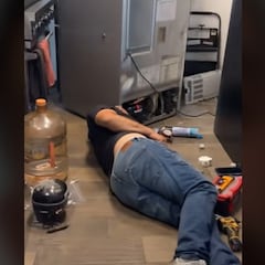 Contrata a un técnico para que le arregle su frigorífico y alucina con lo que se encuentra cuando vuelve: “Vinieron a repararlo...”