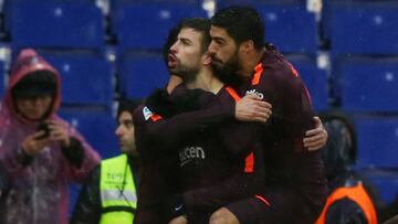 Soccer Football - La Liga Santander - Espanyol vs FC Barcelona - RCDE Stadium, Barcelona, Spain - February 4, 2018 Barcelona’s Gerard Pique celebrates with Luis Suarez after scoring their first goal REUTERS/Albert Gea