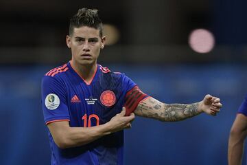 Colombia se impuso ante Argentina en el primer partido del Grupo B en el Arena Fonte Nova de Salvador Bahía. Roger Martínez y Duván Zapata sentenciaron a la Albiceleste.