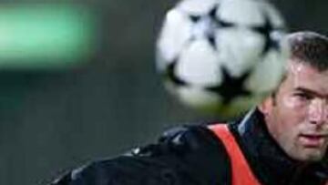 <b>SINCERO.</b> El francés ha reconocido que el Real Madrid debe imponerse al Olimpia paraguayo para acabar a lo grande el año del Centenario, tras la Champions y la Supercopa de Europa.