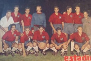 1953: Por la Copa del Pacífico, Chile logró ganar por primera vez en Lima. Derrotó a los peruanos por 2-1, con goles de Enrique Hormazabal y Jorge Robledo.