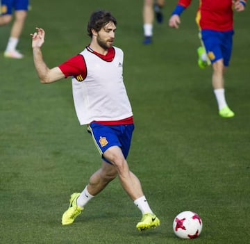 Yeray Álvarez entrenando con la Sub-21.