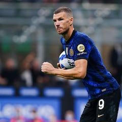 Dzeko hace olvidar a Lukaku