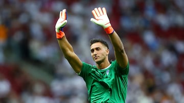 Soccer Football - Super Cup - Real Madrid v Atalanta - National Stadium, Warsaw, Poland - August 14, 2024 Atalanta's Juan Musso during the warm up before the match REUTERS/Kacper Pempel