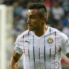 Siguen las bajas en Chivas: también se va Aris Hernández