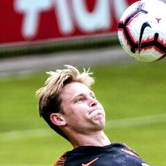 El Barça no ve jugando ya a De Jong en el sitio de Busquets